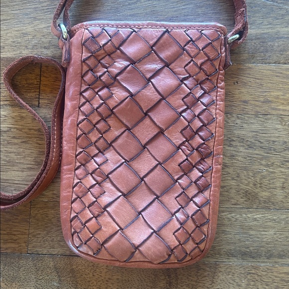MARTA PONTI Made In Portugal Leather Phone Crossbody With Woven Detail - Picture 2 of 7